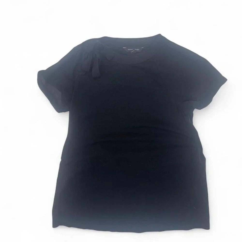 Black top with‎ puff sleeve